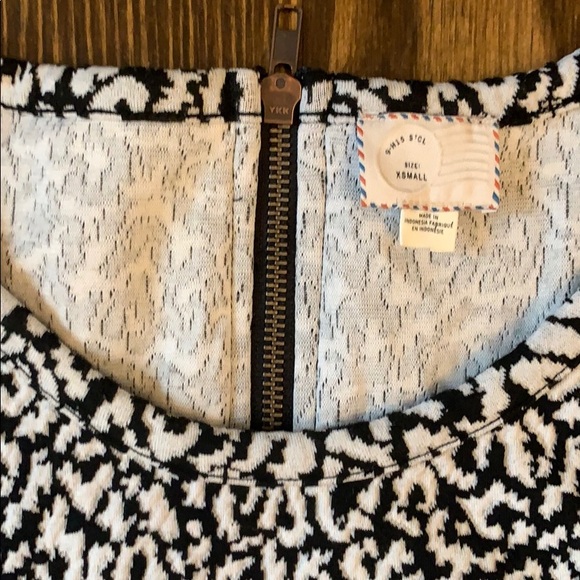 Anthropologie Postmark Leopard Textured Box Top XS - Picture 2 of 3